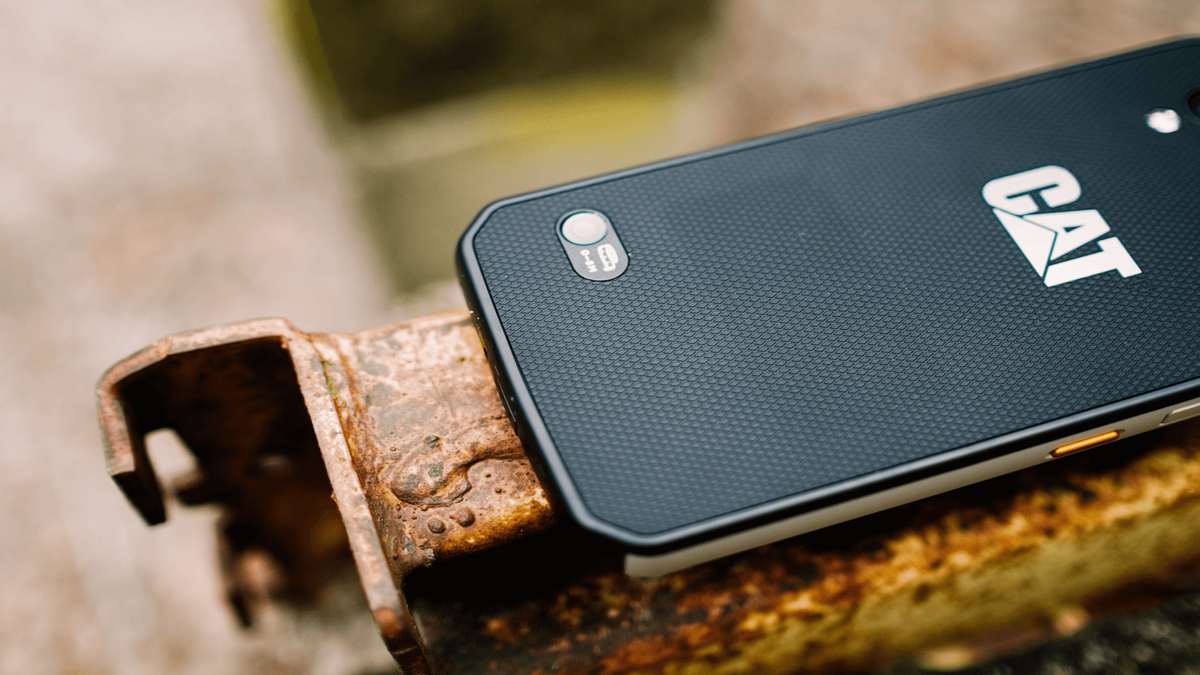 How to choose a shockproof phone