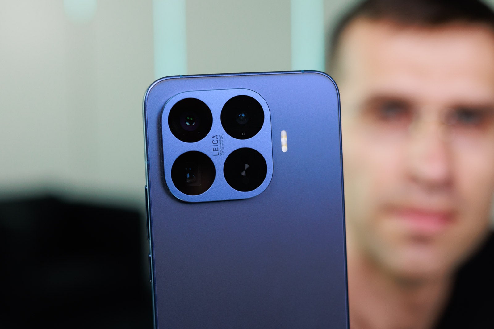 Mid-Range Motorola Camera Challenges iPhone 17 Pro in Real-World Shoot
