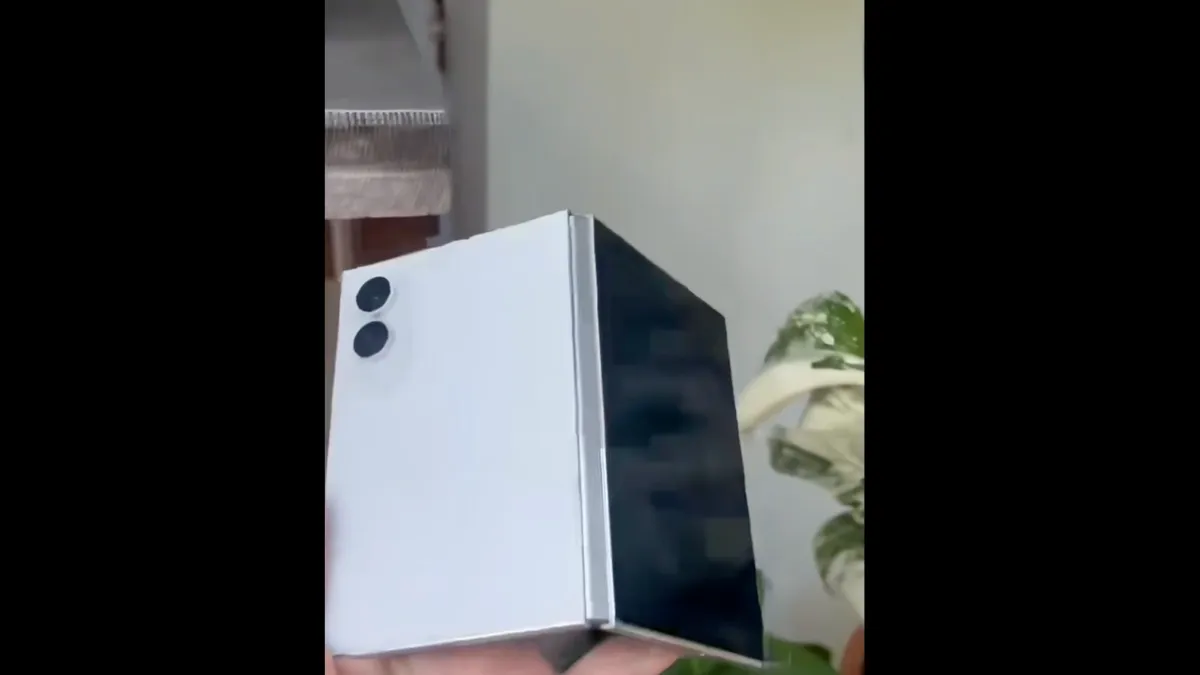 Samsung Employee Spotted Using Unreleased Galaxy Z Fold 8 Wide in Public