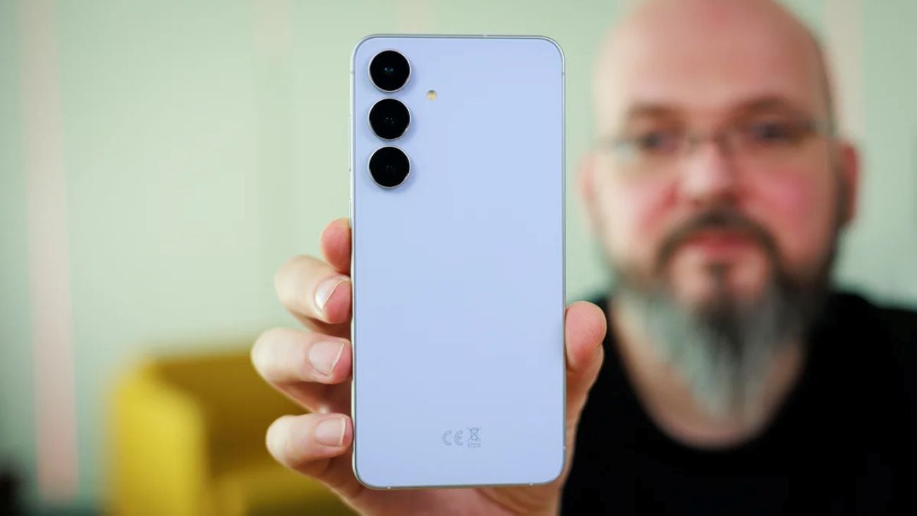 Samsung Galaxy S25 FE Explodes Near Woman and Child While Sleeping