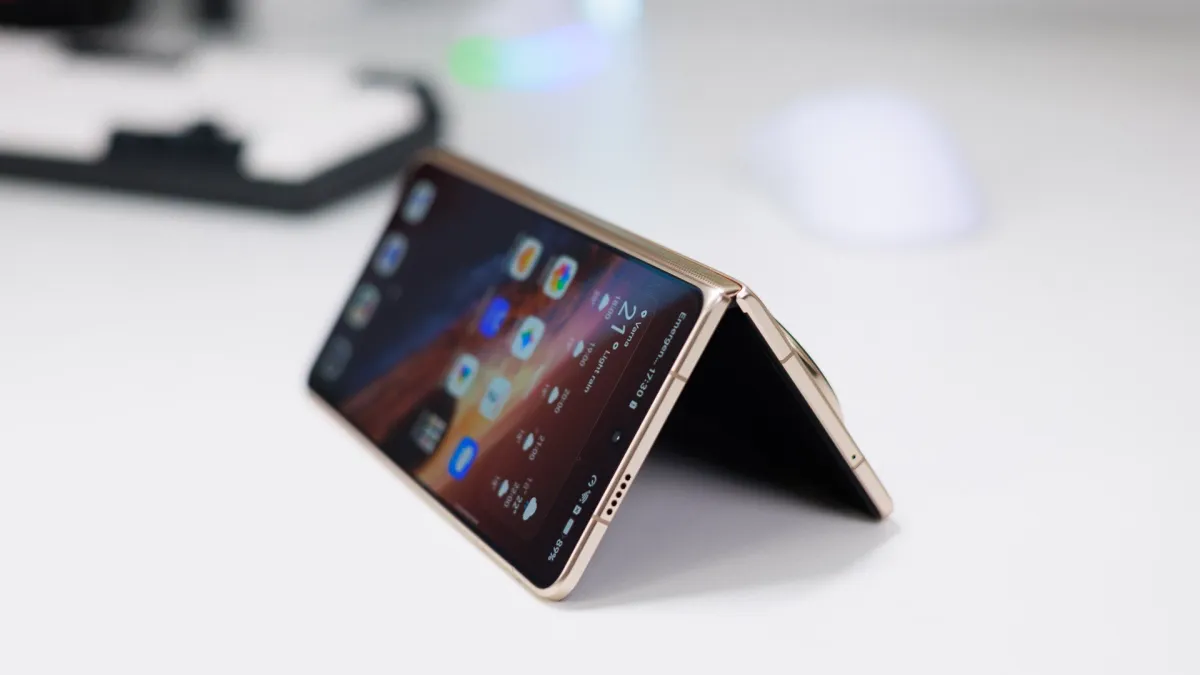 Honor Magic V6 Debuts With Record Battery for a Foldable Phone